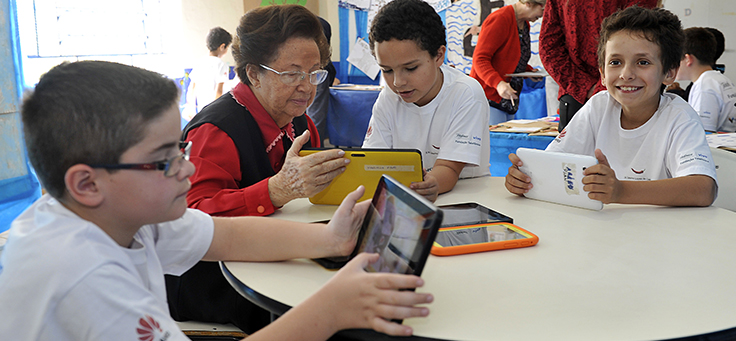 O projeto Escolas Rurais Conectadas oferece cursos online e acompanhamentos em escolas-laboratório nos municípios de Vitória de Santo Antão (PE) e em Viamão (RS).