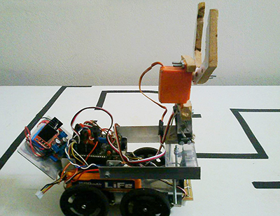 Robô produzido pelos alunos participantes do programa Pequenos Cientistas