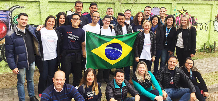 Vacaciones Solidárias em Curitiba teve a participação de Americo Mattar e voluntários do Grupo Telefônica Vivo