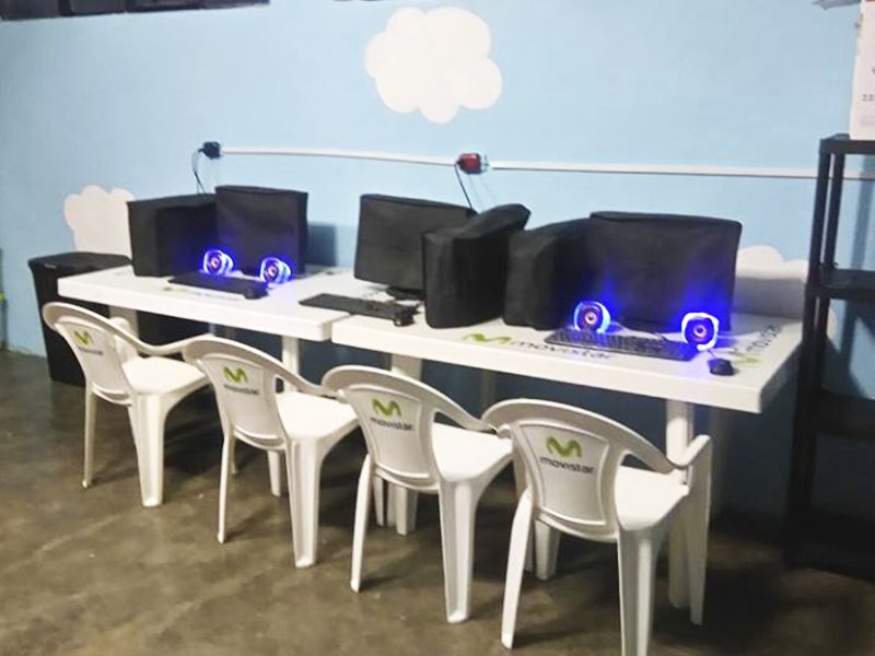 Sala de informática da escola Molino de Carmen, no Peru