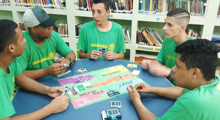 Jogo de tabuleiro leva educação empreendedora a escolas públicas