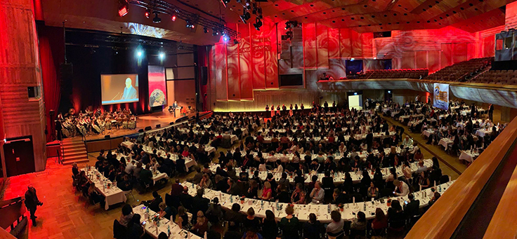 Vista panorâmica do palo e do auditório durante a Conferência Mundial da Associação Internacional de Esforços Voluntários (IAVE)