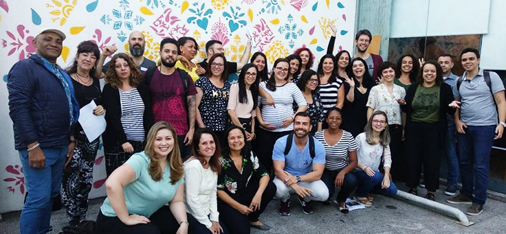 Educadores posam para foto no segundo encontro de integração das escolas inovadoras