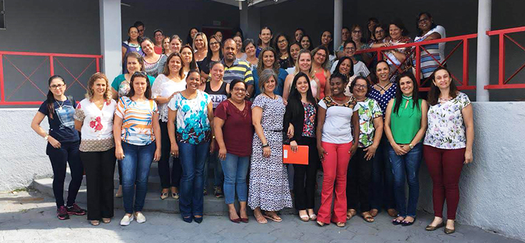 Professores se reúnem em São Paulo para foto após formação continuada da Fundação Telefônica Vivo em parceria com a Undime.