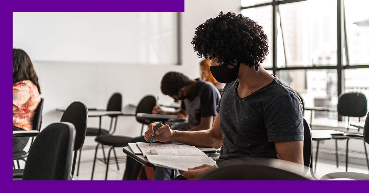 estudantes em sala de aula