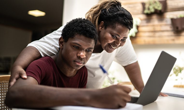 Qual é a importância do apoio familiar ao estudante do Novo Ensino Médio?