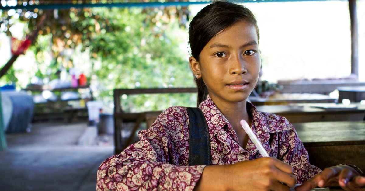 Imagem mostra a estudantes de uma escola indígena.