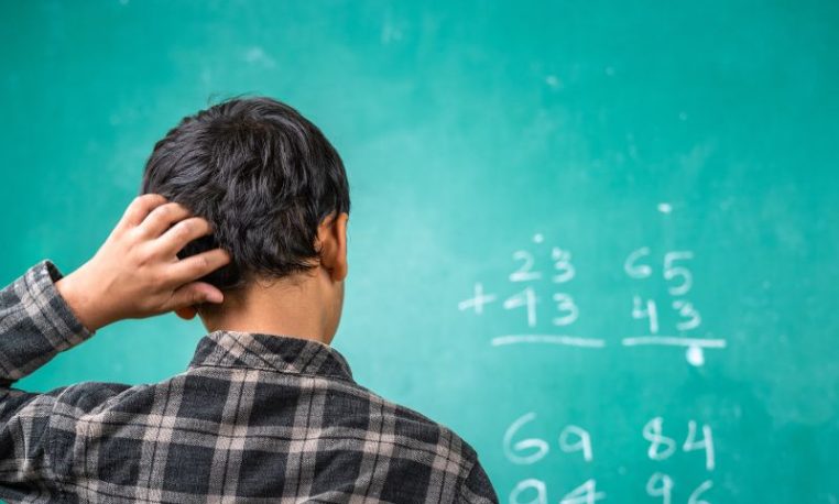 Saeb: queda nas notas de matemática mostra regressão na aprendizagem