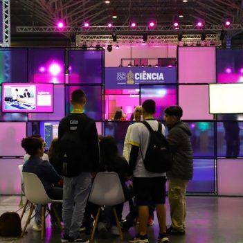 Estudantes e professores participam da quarta edição da Mostra Seis Com@Ciência.