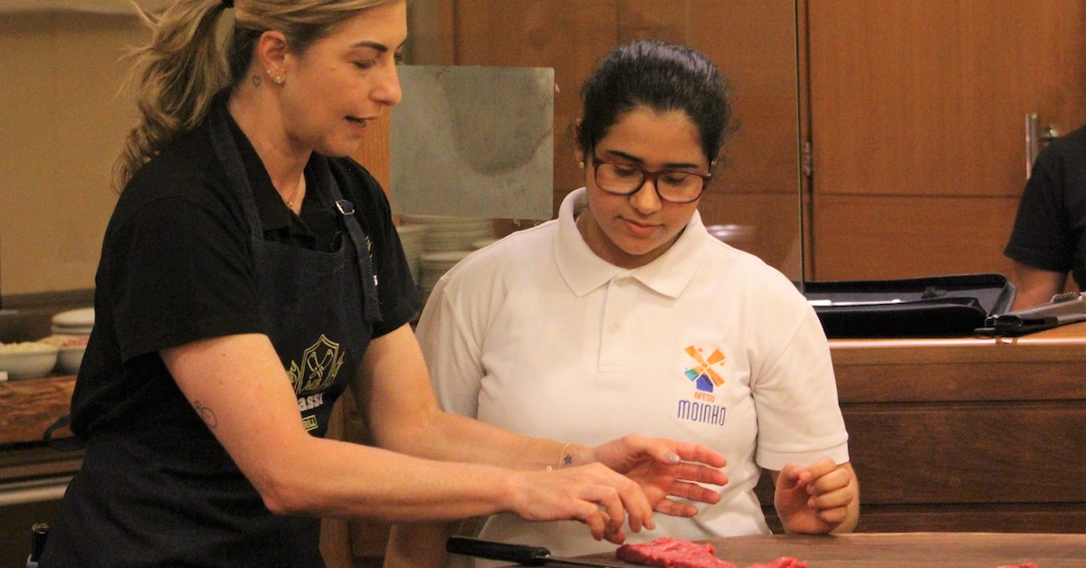 Workshop para estudantes da Afesu Moinho foi muito além do ensino sobre o preparo de comida para um churrasco