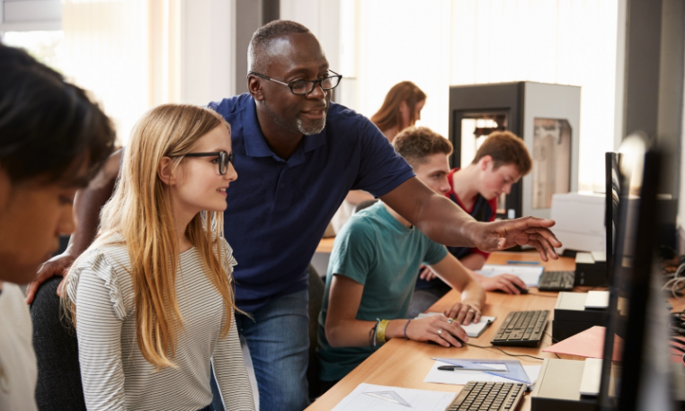 Por que levar a Cidadania Digital para a sala de aula?