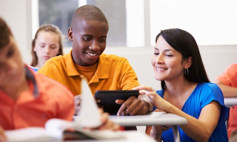 Professores da rede pública inspiram estudantes em sala de aula com o uso das tecnologias digitais