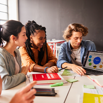 Maratonas acadêmicas permitem testar conhecimentos e vivenciar na prática o que se aprende em sala de aula.