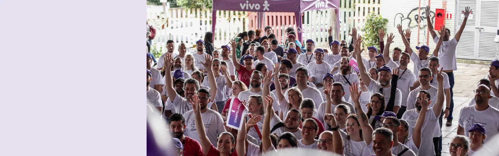 O Dia dos Voluntários da Fundação Telefônica Vivo chegou ao Rio Grande do Sul e beneficiou mais de 1.200 pessoas. A imagem mostra o grupo de voluntários de Porto Alegre.